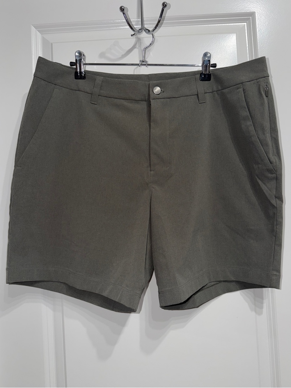 Size 36 ABC lululemon athletica woven air Gray Sage  Men’s Flat Front Shorts